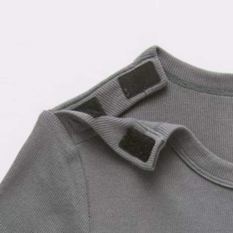 Arizona Womens Juniors Crew Neck Short Sleeve Adaptive Graphic T-Shirt