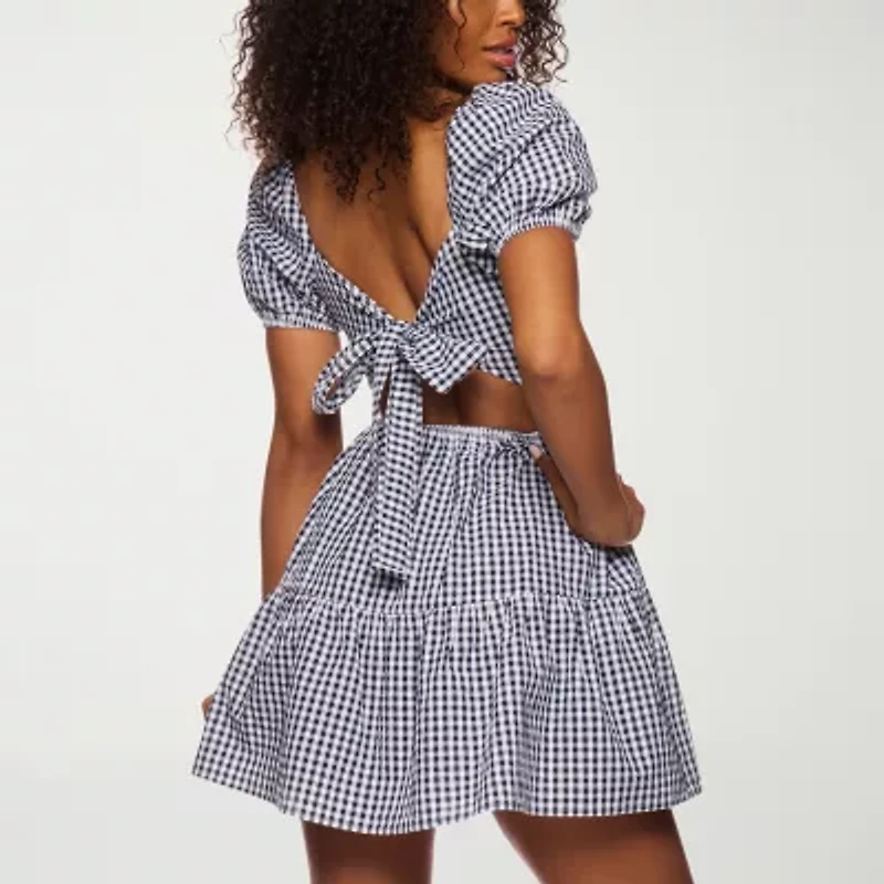 B. Smart Womens Juniors Short Sleeve Plaid Fit + Flare Dress