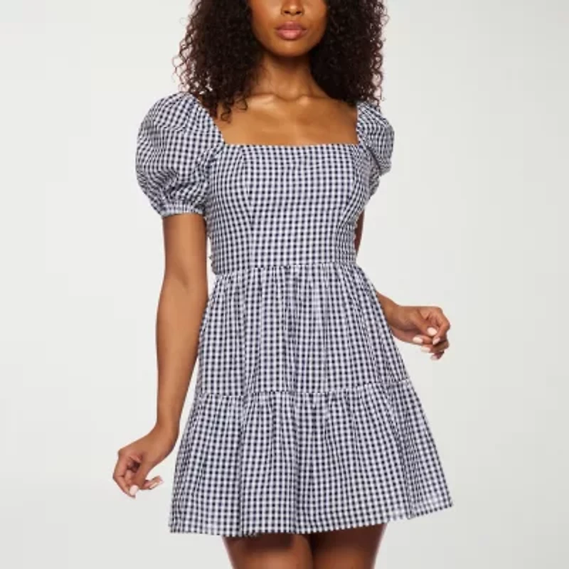 B. Smart Womens Juniors Short Sleeve Plaid Fit + Flare Dress