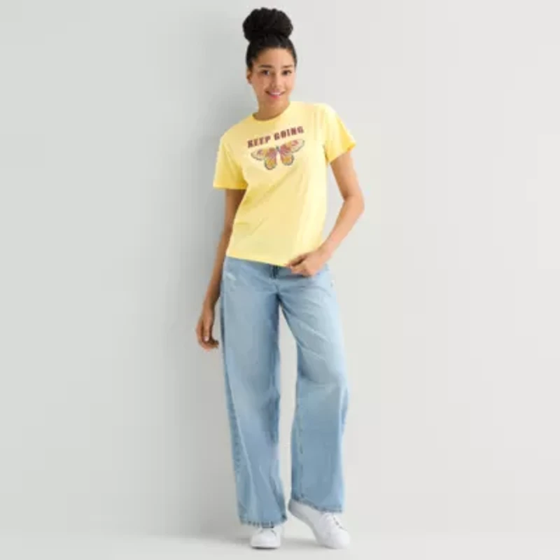 Butterfly Keep Going Boyfriend Tee Womens Juniors Crew Neck Short Sleeve Regular Fit Graphic T-Shirt