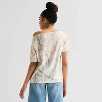 Arizona Womens Juniors Asymmetrical Neck Short Sleeve Regular Fit Graphic T-Shirt