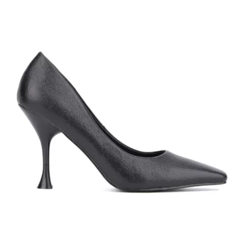 Torgeis Kamana Womens Square Closed Toe Flared Heel Pumps