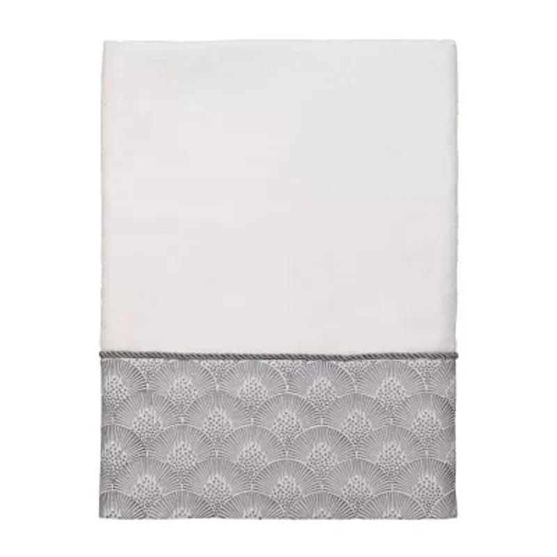 Avanti Deco Shell White Embellished Bordered Bath Towel