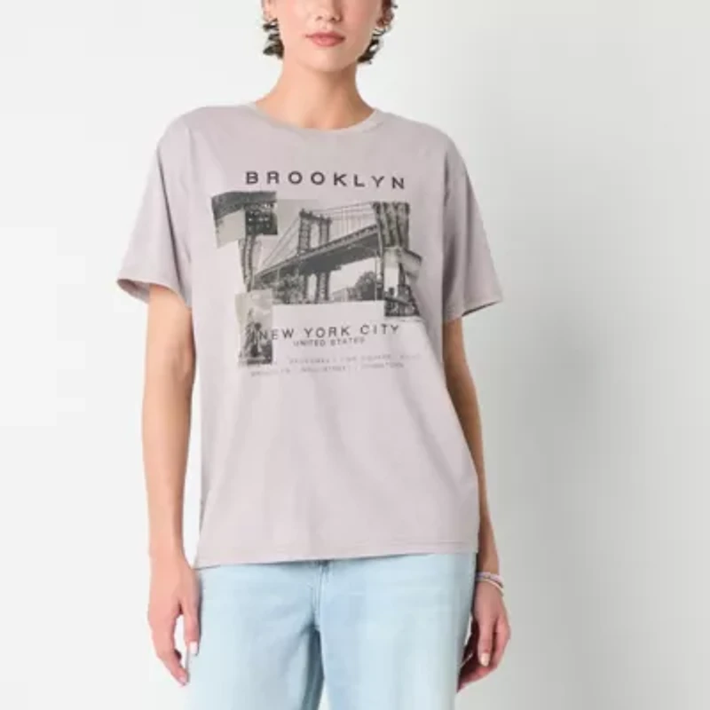 New World Brooklyn York Boyfriend Womens Crew Neck Short Sleeve Loose Fit Juniors Graphic T-Shirt