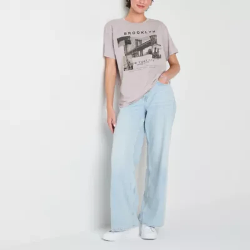 New World Brooklyn York Boyfriend Womens Crew Neck Short Sleeve Loose Fit Juniors Graphic T-Shirt