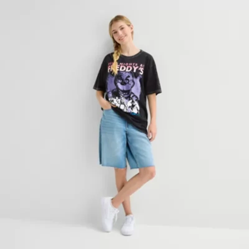 Womens Juniors Crew Neck Elbow Sleeve Oversized Five Nights at Freddys Graphic T-Shirt