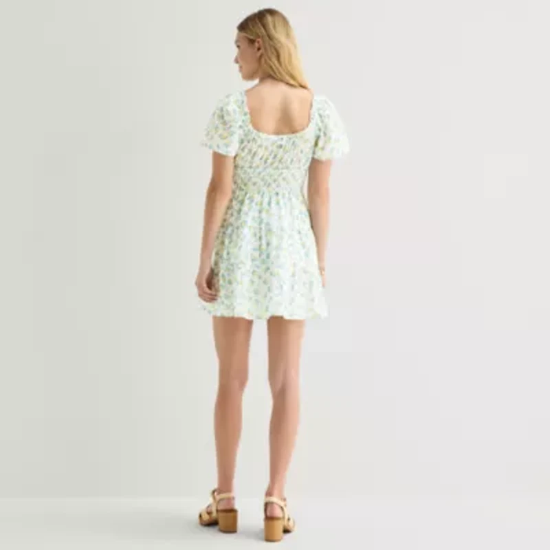 City Triangle Womens Juniors Sweetheart Neck Short Sleeve Flutter Fit + Flare Dress