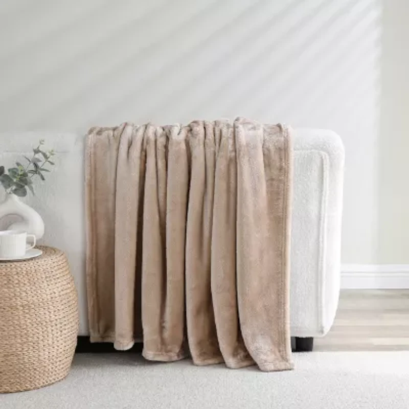 Ellora Plush Heavyweight Throw