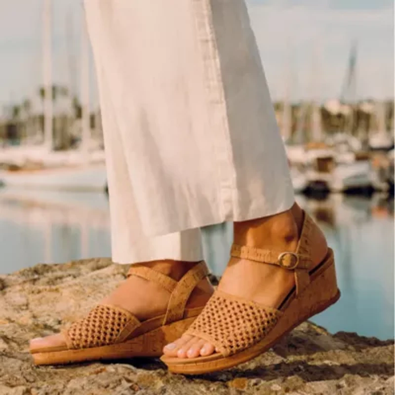 Baretraps Womens Fernelle Adjustable Strap Gladiator Sandals