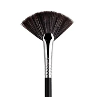 Sigma Beauty F42 Strobing Fan Brush