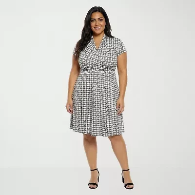 24seven Comfort Apparel Womens Plus V Neck Short Sleeve Paisley A-Line Dress