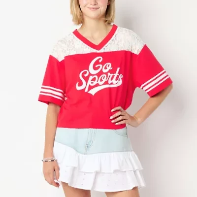 Lace Yoke Jersey Womens Juniors V Neck Short Sleeve Regular Fit Graphic T-Shirt