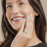 (Si2 / G) Womens 1 1/3 CT. T.W. Lab Grown White Diamond 10K Gold Oval Cocktail Ring