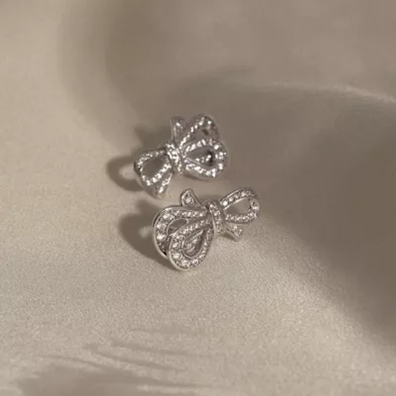 Diamonart Marilyn Monroe Simulated White Cubic Zirconia Platinum Over Silver 12.6mm Round Stud Earrings
