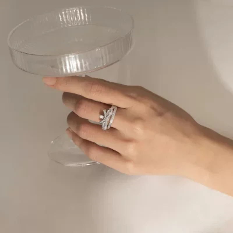 Diamonart Marilyn Monroe Womens Cubic Zirconia Platinum Over Silver Bow Cocktail Ring