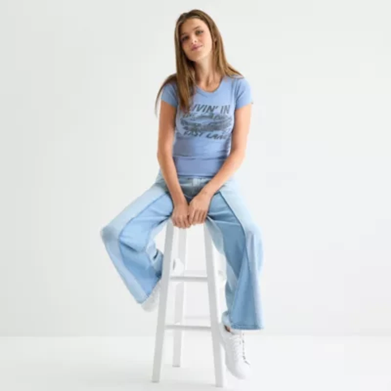 Arizona Womens Juniors Crew Neck Short Sleeve Graphic T-Shirt