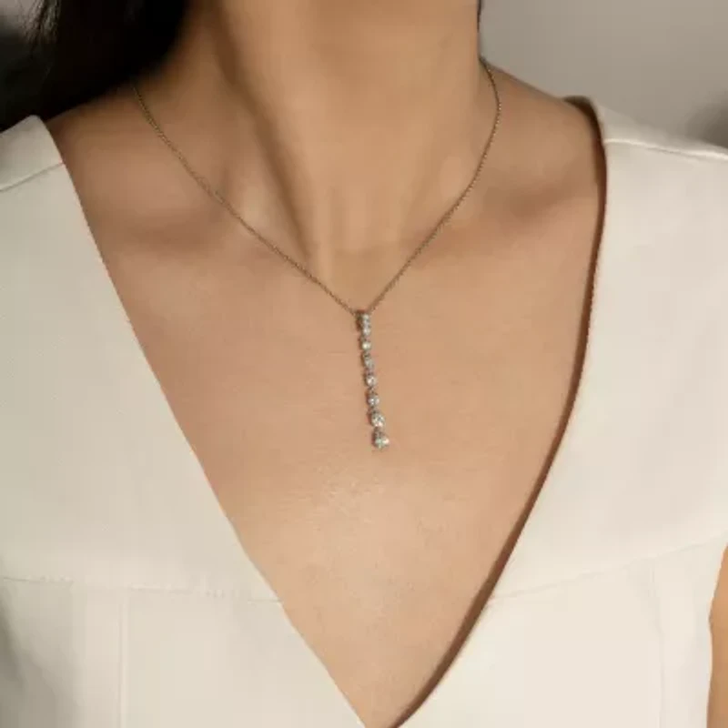 Diamonart Marilyn Monroe Womens White Cubic Zirconia Sterling Silver 18 Inch Pendant Necklace