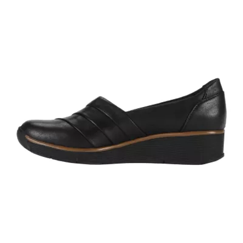 Btrue By Baretraps Gisela Womens Round Closed Toe Slip-On Shoe