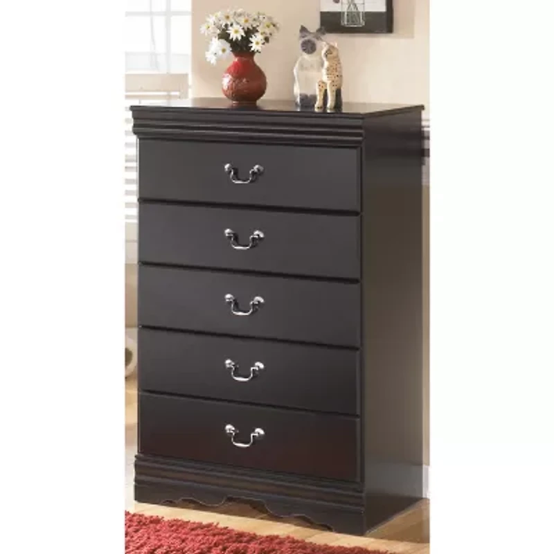 Signature Design by Ashley® Gilmore 5-Drawer Chest