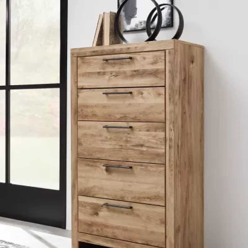 Signature Design by Ashley Hyanna 5-Drawer Chest in Tan Brown