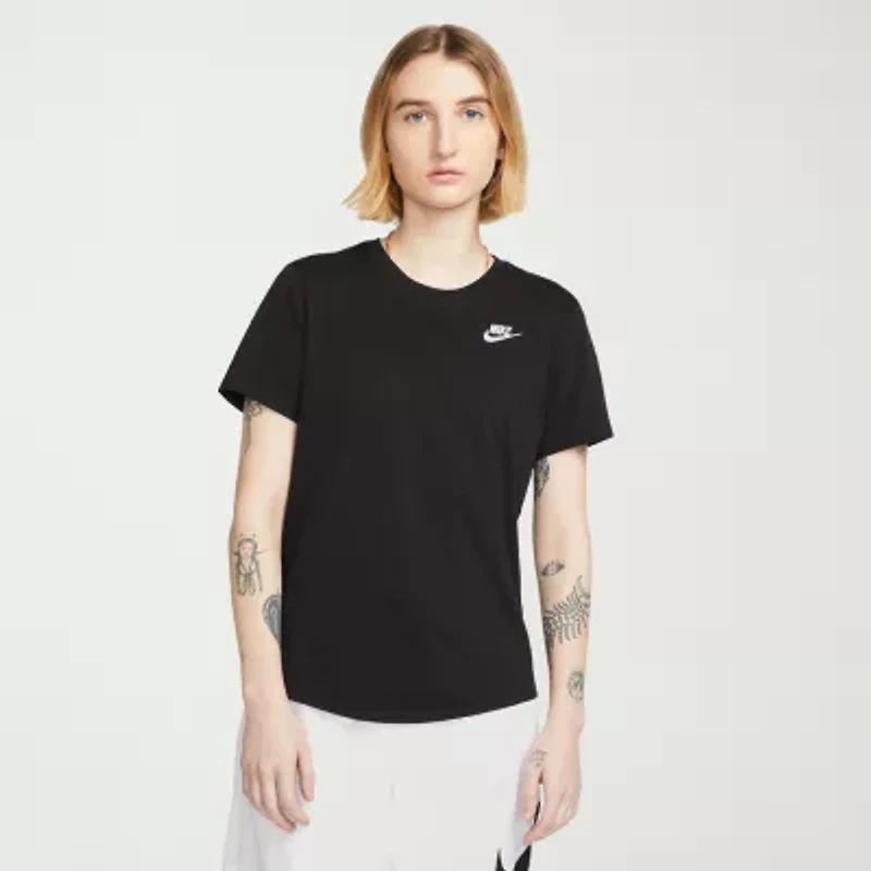 Nike Sportswear Club Essentials Womens Short Sleeve T-Shirt