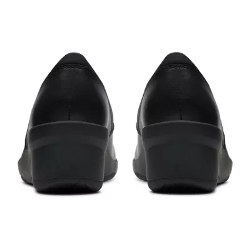 Clarks Suttyn Walk Womens Round Closed Toe Slip-On Shoe