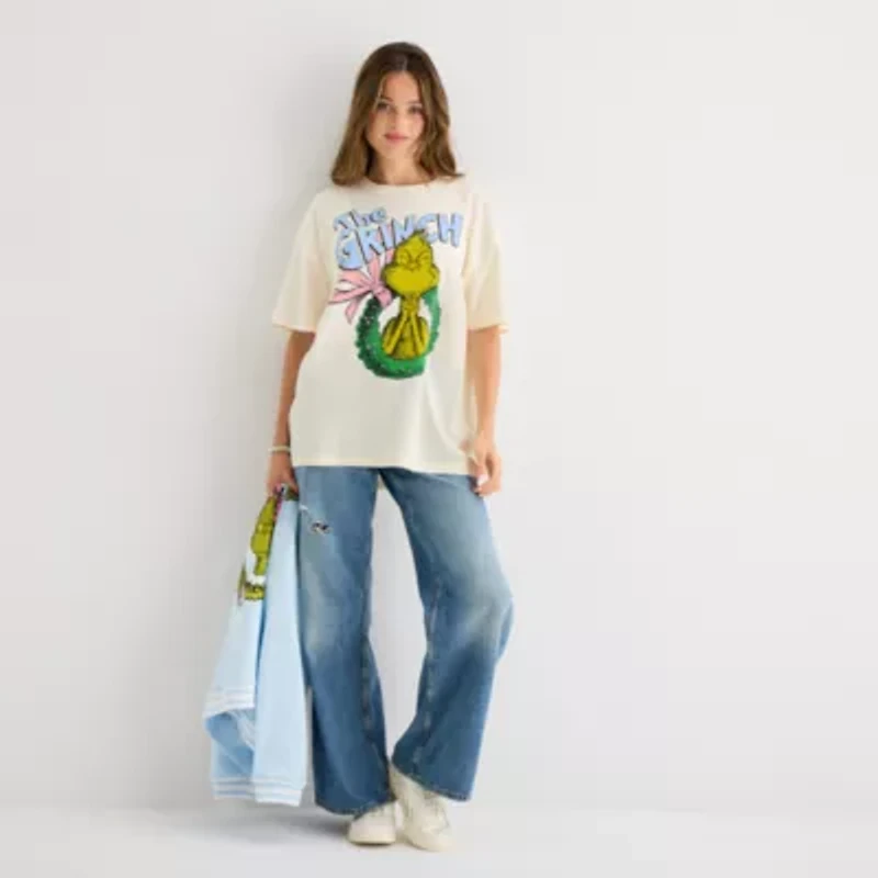 Womens Crew Neck Short Sleeve Oversized Grinch Juniors Graphic T-Shirt