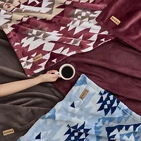 Bearpaw Super Cozy Midweight Blanket