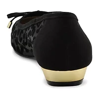 Charles David Maize Womens Cap Closed Toe Flat Heel Pumps