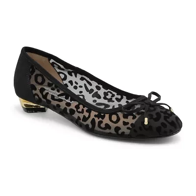 Charles David Maize Womens Cap Closed Toe Flat Heel Pumps