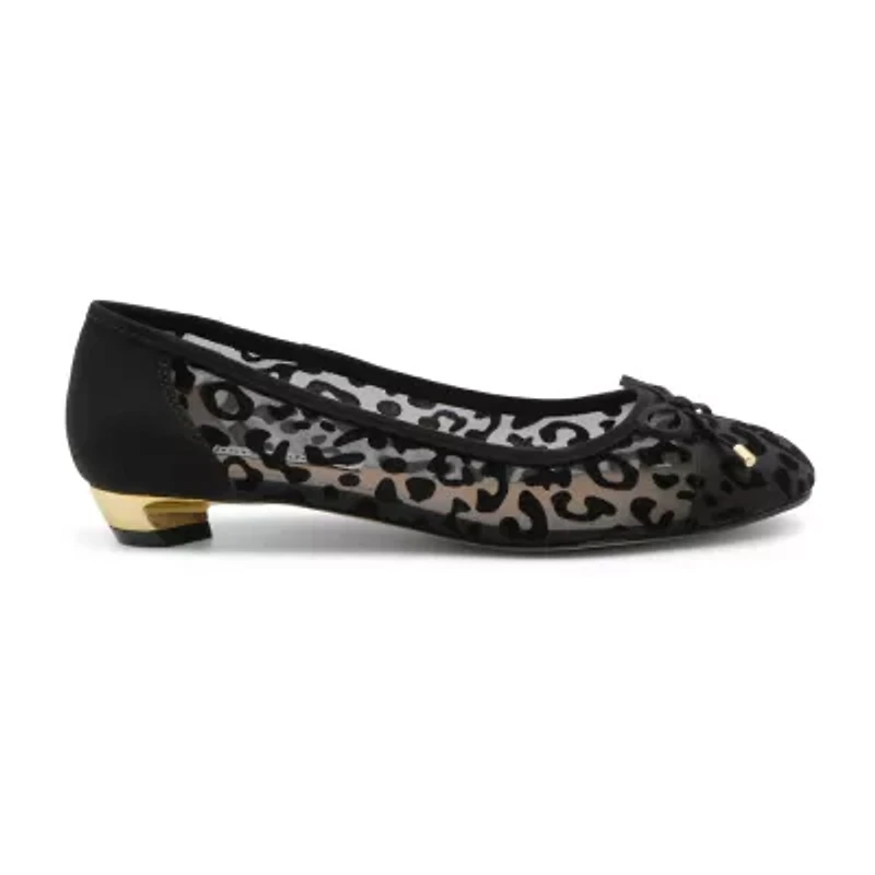 Charles David Maize Womens Cap Closed Toe Flat Heel Pumps