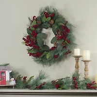 Northlight 6ft Berry And Pine   Unlit Christmas Indoor Garland