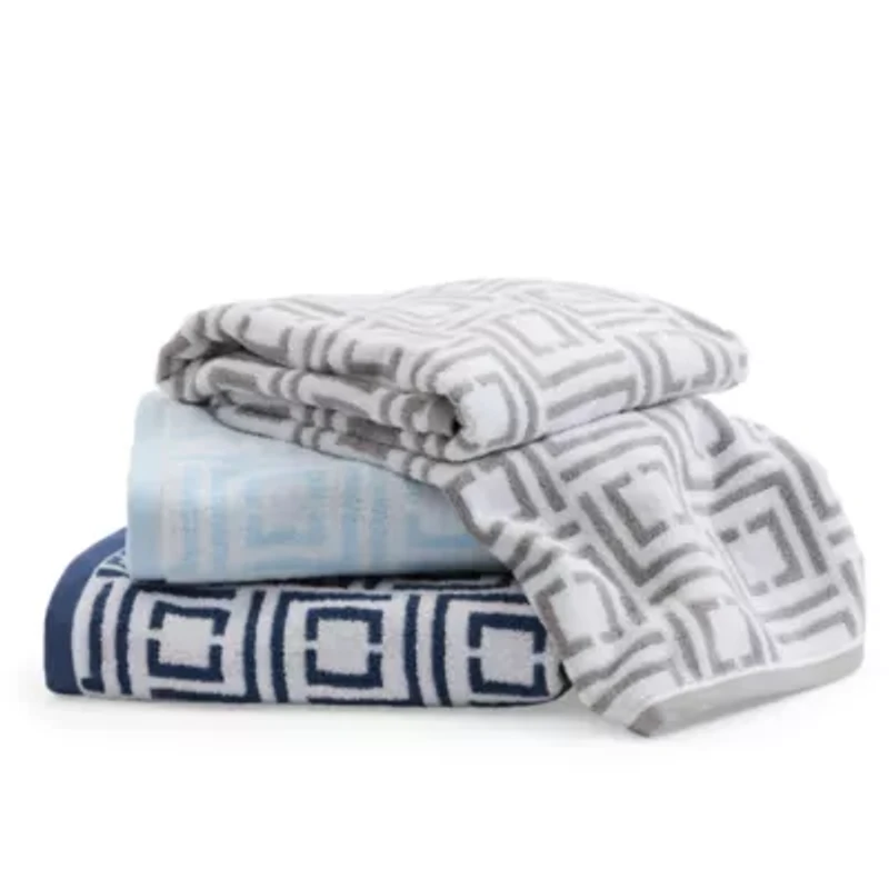 Liz Claiborne Signature Plush Logo Bath Towel