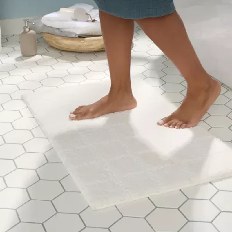 Town And Country Windowpane White Bath Rug