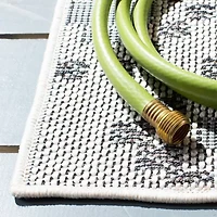 Martha Stewart Robin Geometric Washable 6'7" X 6'7" Outdoor Square Area Rug