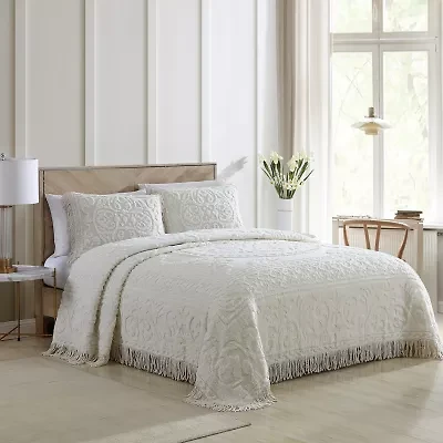 Beatrice Home Fashions Medallion Embellished Bedspread