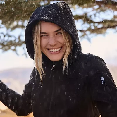 Free Country Womens Hooded Water Resistant Easy-on + Easy-off Lightweight Softshell Jacket