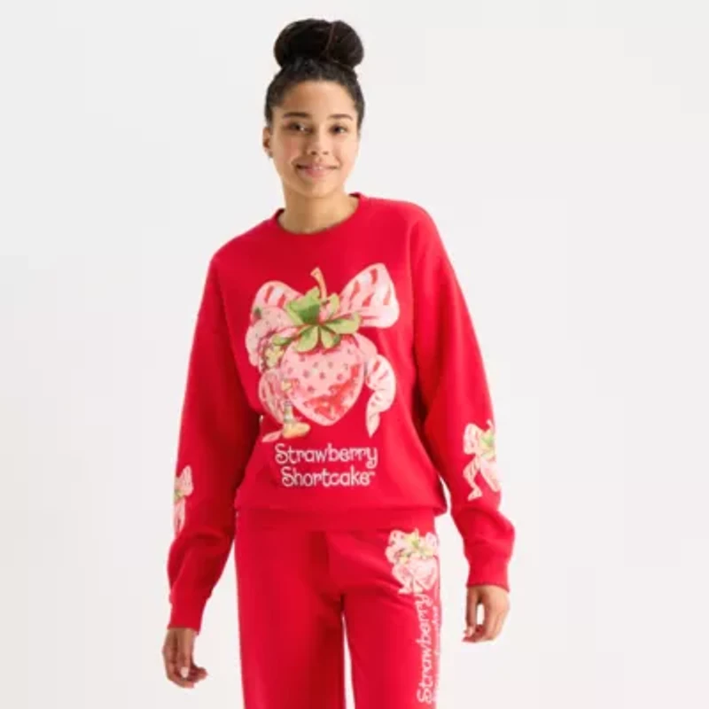 New World Strawberry Shortcake Womens Juniors Crew Neck Long Sleeve Sweatshirt