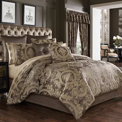 Five Queens Court Neapolitan 4-pc. Damask + Scroll Comforter Set