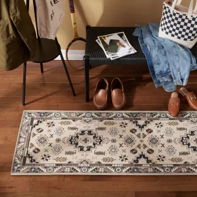 Town And Country Livie Medallion Washable 24" X 72" Indoor Rectangular Runner