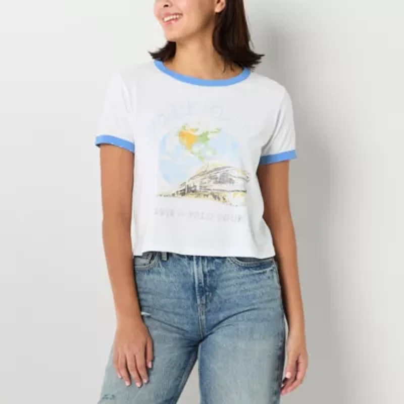 Womens Juniors Short Sleeve Regular Fit Graphic T-Shirt