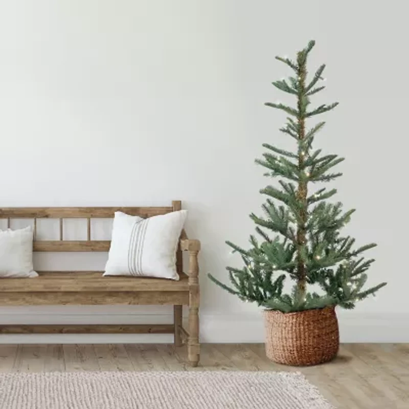 Northlight Nordmann Fir 7 1/2 Foot Pre-Lit Fir Christmas Tree