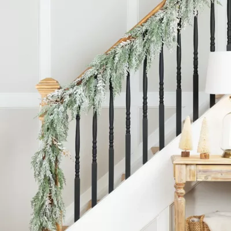 Northlight Real Touch™ Flocked Cedar Pine - 10ft - Unlit Christmas Indoor Garland
