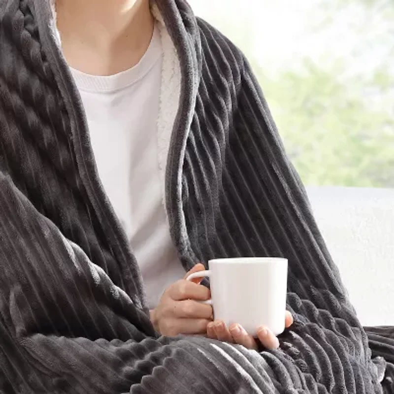 Eddie Bauer Mountain Valley Heated Midweight Blanket