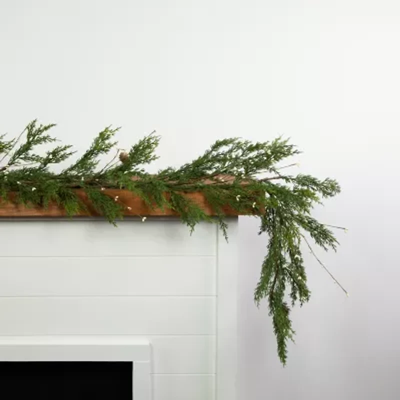 Northlight 6ft Cypress And Berry   Unlit Christmas Indoor Garland