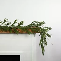 Northlight 6ft Cypress And Berry   Unlit Christmas Indoor Garland