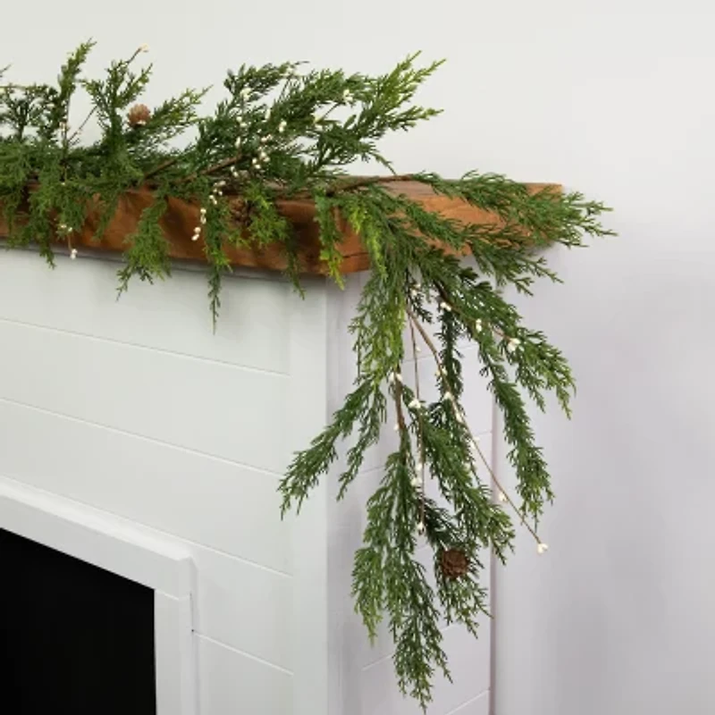 Northlight 6ft Cypress And Berry   Unlit Christmas Indoor Garland