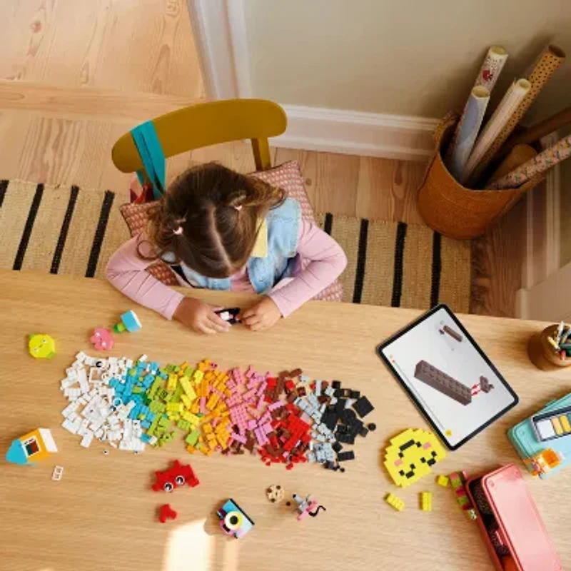 LEGO® Classic Happy Box Building Blocks 680-pc.