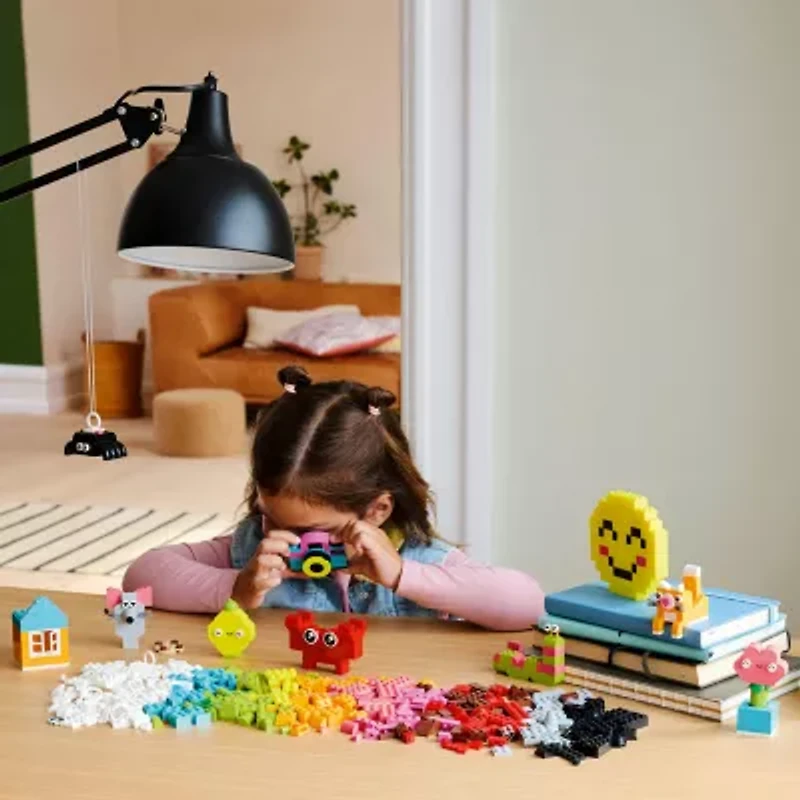 LEGO® Classic Happy Box Building Blocks 680-pc.