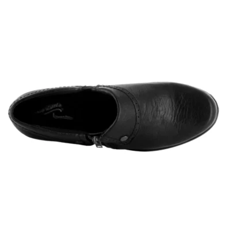 Easy Street Darcy Womens Round Slip-On Shoe